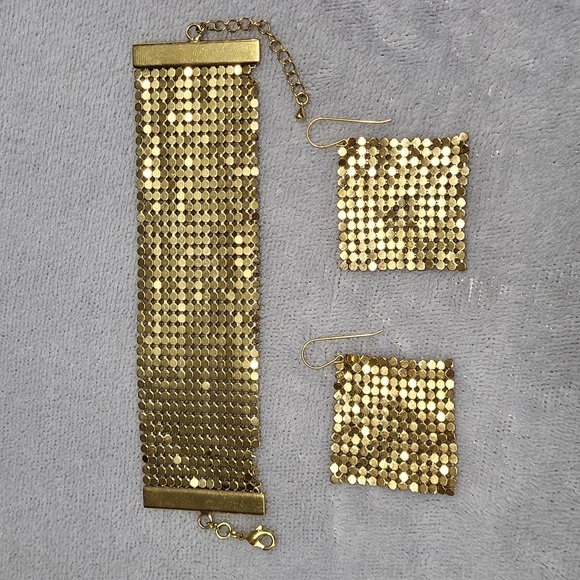 Avon Goldtone Bracelet & Earrings Set - Picture 4 of 15